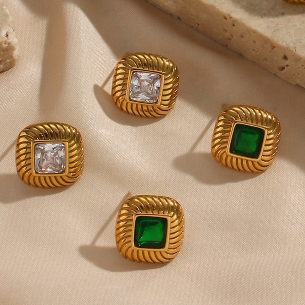 Green Zircon Vintage Textured Rhombus Gold Stud Earrings - Picture 5 of 6